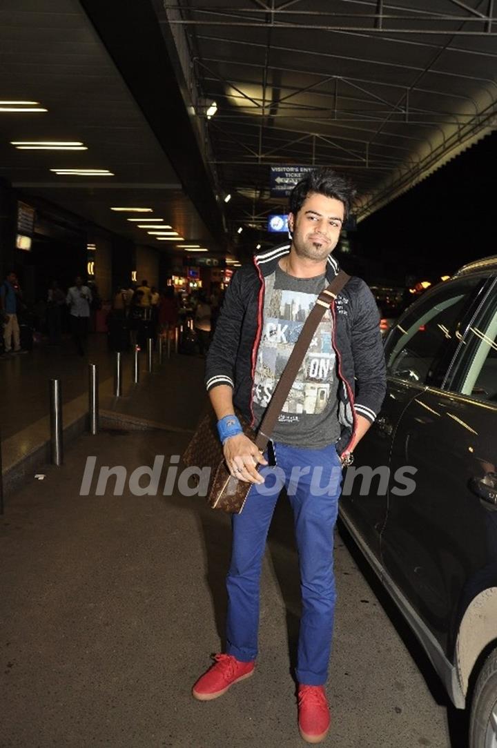 Manish Paul was seen at Mumbai Airport leaving for SAIFTA