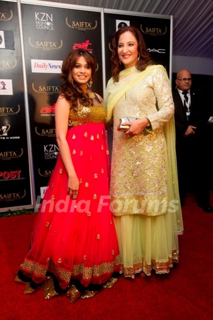 Rakshanda Khan and Shalmali Kholgade at red carpet of SAIFTA