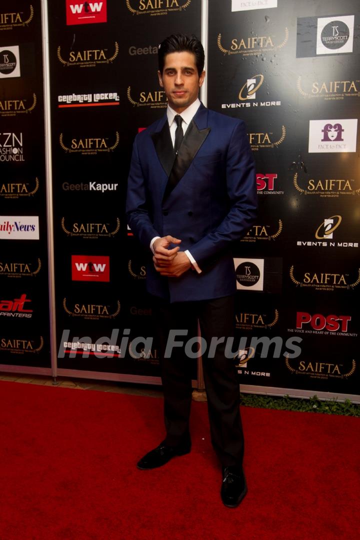 Siddharth Malhotra at the red carpet of SAIFTA