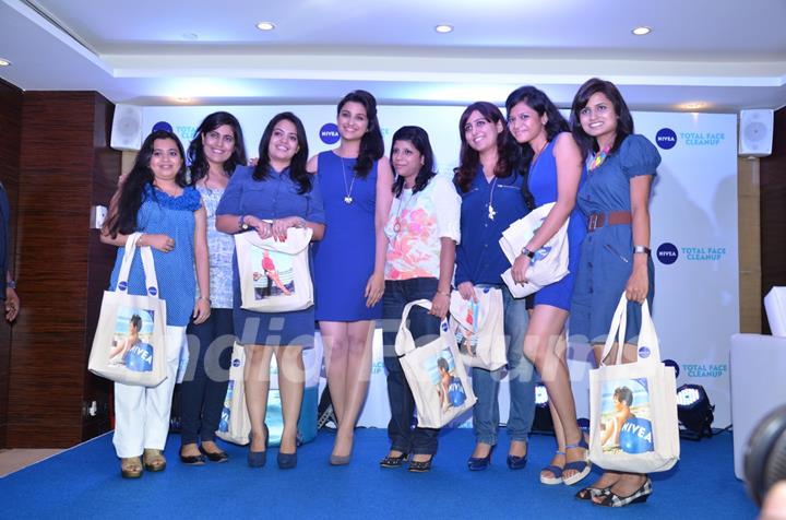 Parineeti Chopra meets winners of Nivea Total Face Clean Up digital contest