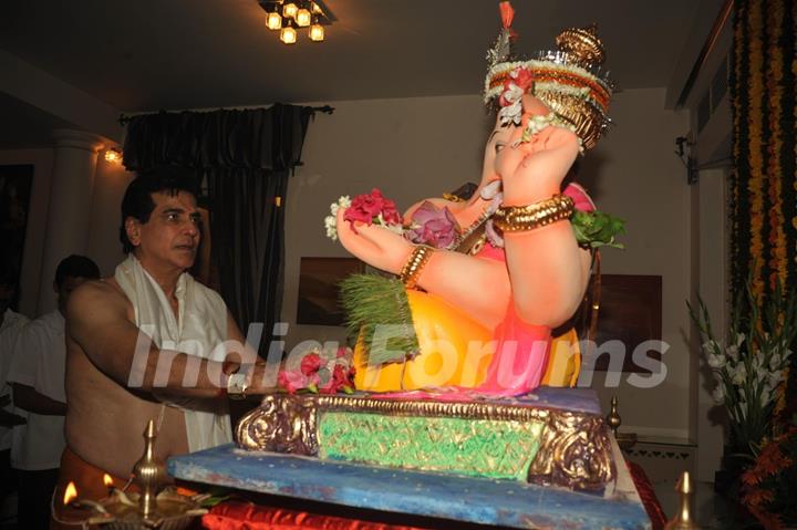 Jeetendra, seeks blessing of Lord Ganesha