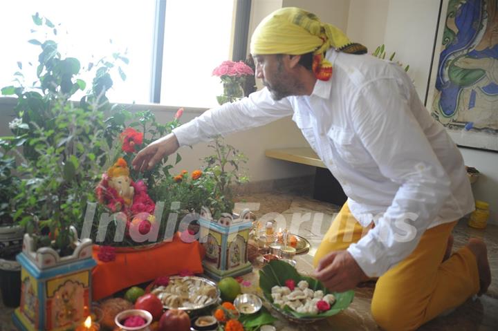 Jackie Shroff celebrates Ganesh Chaturti in a simple manner