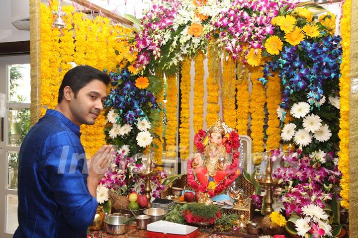 Shreyas Talpade seeks blessings from Lord Ganesha