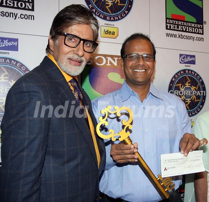 Amitabh Bachchan announces the first Crorepati of KBC 2013