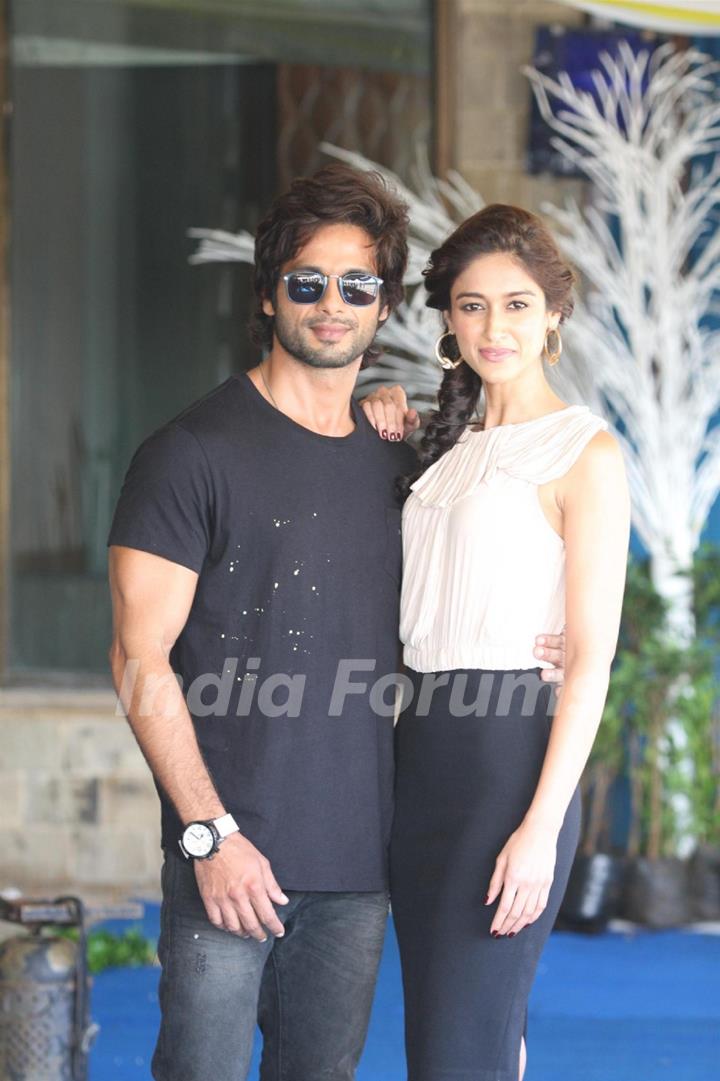 Shahid Kapoor and Ileana D'Cruz pose at PHATA POSTER NIKLA HERO- press meet