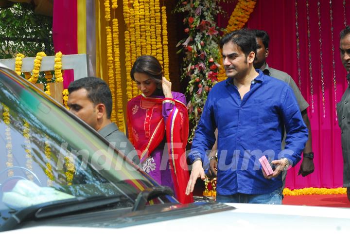 Arbaaz and Malaika Arora Khan during Ganpati Visarjan