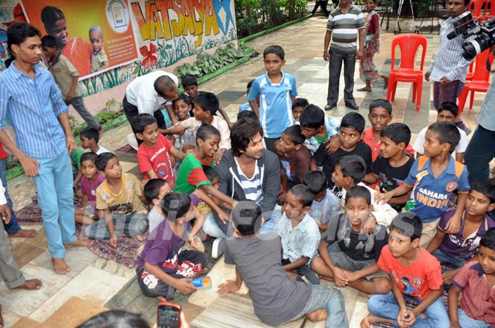 Shahid Kapoor with the NGO kids