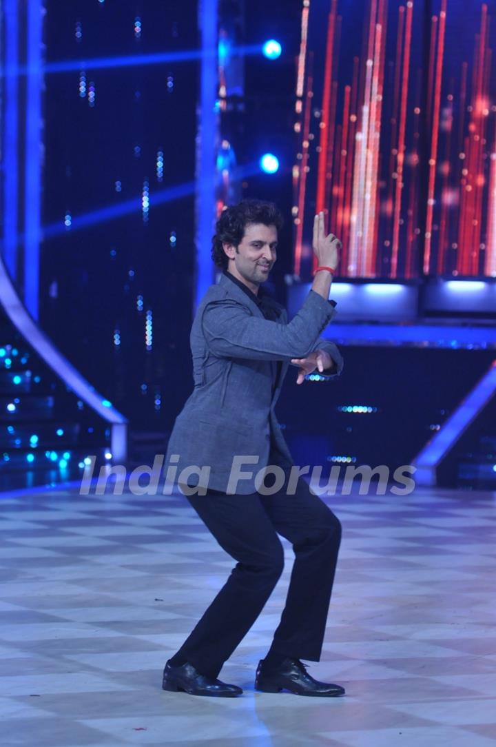 Hrithik Roshan performs on Jhalak Dikhhla Jaa Super Finale