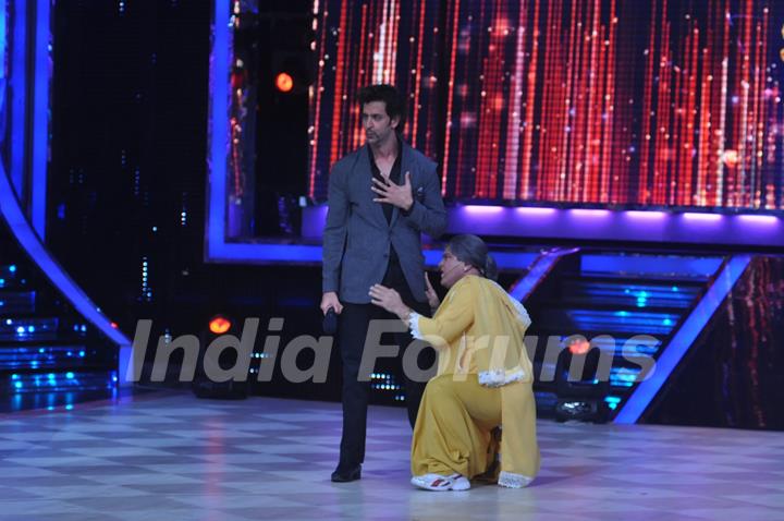 Hrithik performs with Ali Asgar on Jhalak Dikhhla Jaa Super Finale