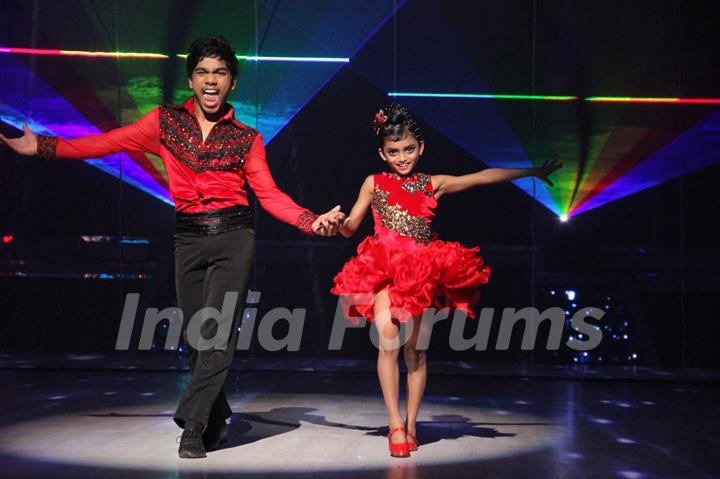 Sonali and Soumant perform on Jhalak Dikhhla Jaa Super Finale