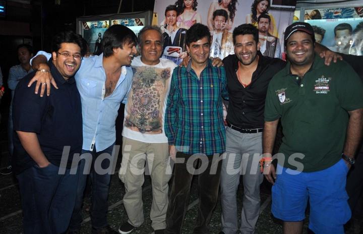 Grand Masti teams visits Gaeity Galaxy Cinema Halls