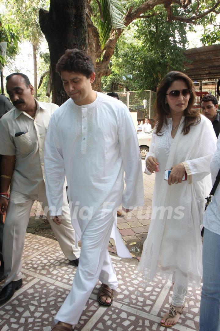 dr. Shriram Nene and Madhuri Dixit at the prayer meet of her father