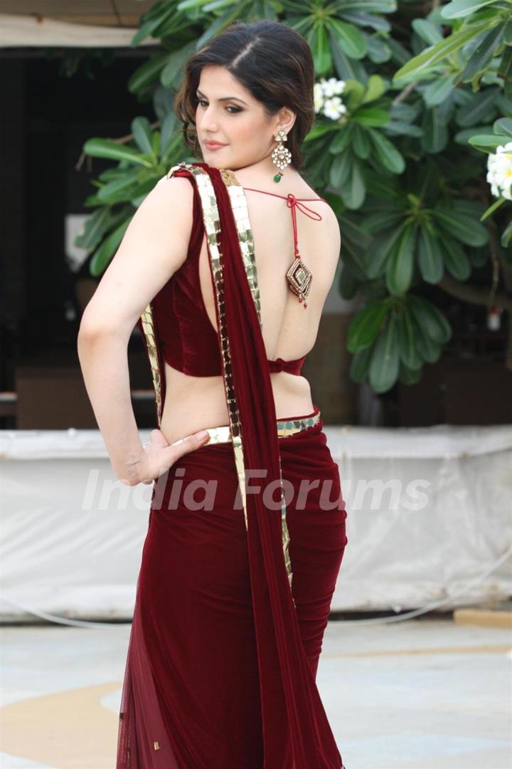Zarine Khan in a Archana Kochar creation at the preview of the latest 'India Wedding Collection'
