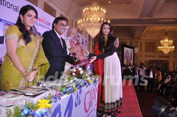 Aishwarya Rai Bachchan felicitated at the Giants Awards