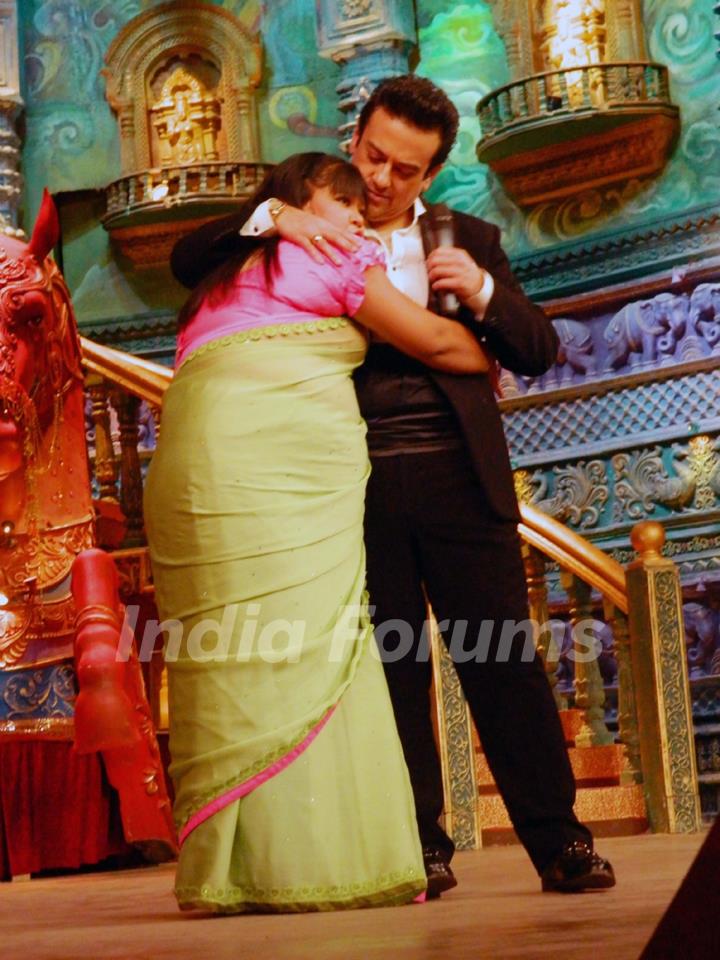 ADNAN SAMI PERFORMS WITH BHARTI ON COMEDY CIRCUS KE MAHABALI