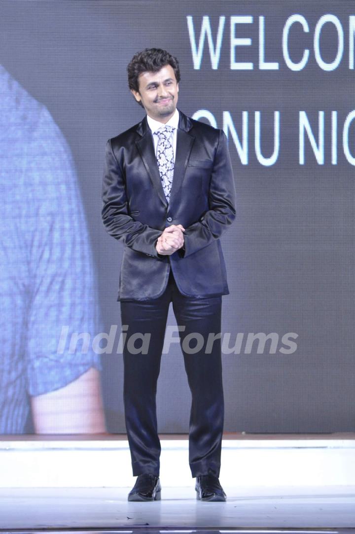 Sonu Nigam at the Global India 2013 awards