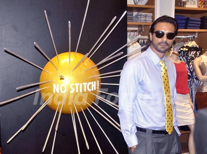 Arjun Rampal launches Arrow's stitchless shirt