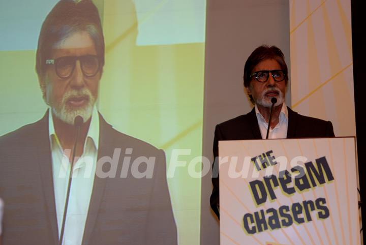 Amitabh Bachchan launches the novel The Dream Chaser