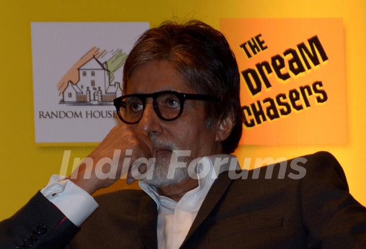 Amitabh Bachchan launches the novel The Dream Chaser