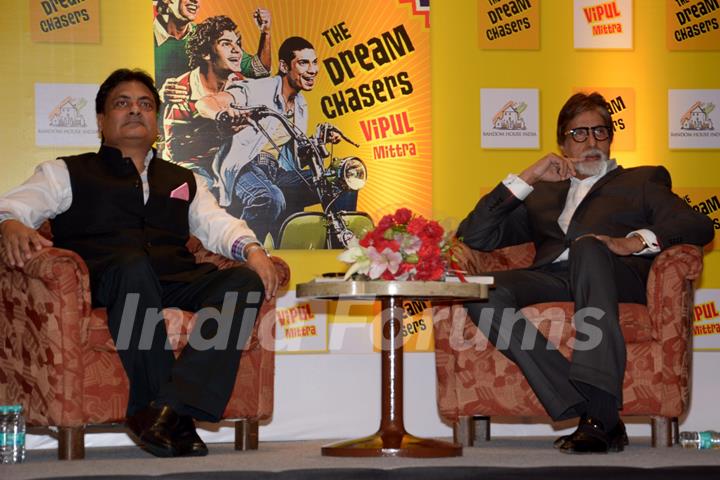 Amitabh Bachchan launches the novel The Dream Chaser