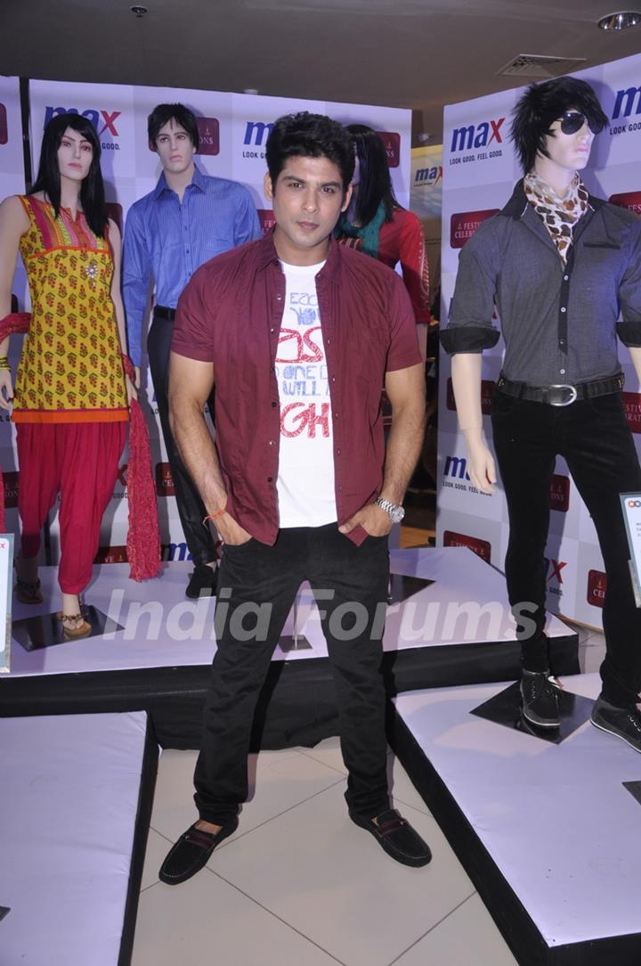 Siddharth Shukla & Toral Rasputra unveil the Festive Collection from MAX