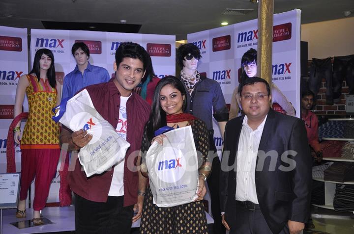 Siddharth Shukla & Toral Rasputra unveil the Festive Collection from MAX