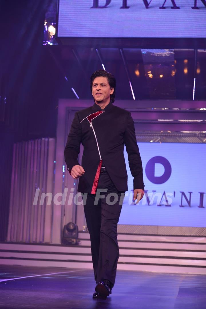 Sharukh Khan pays tribute to Yash Chopra