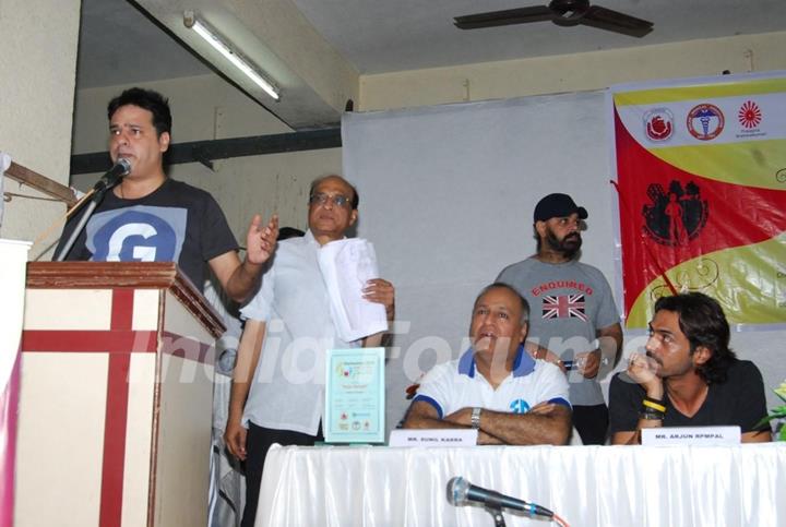 Rahul Roy addresses the Walkathon 2013