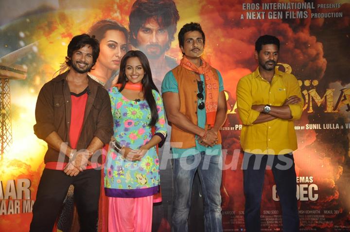 The cast of R... Rajkumar at the theatrical trailer release