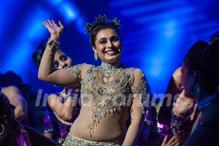 Rani Mukherjee performs at the Temptations Reloaded in Sydney