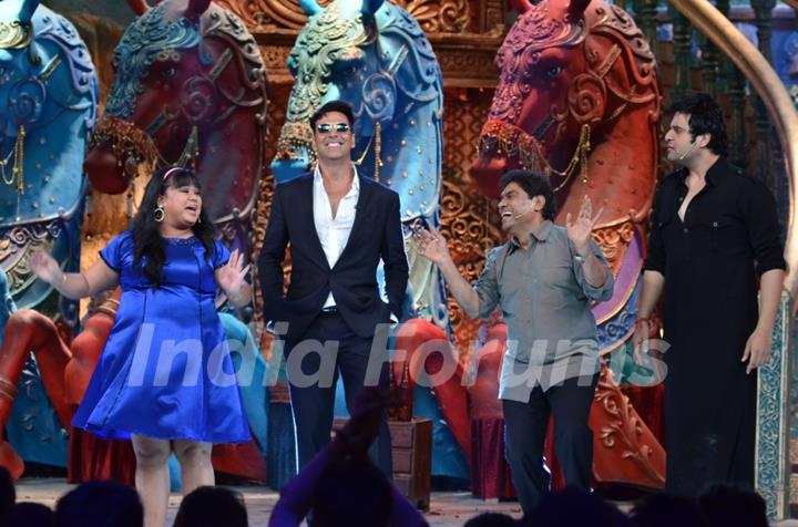 Akshay Kumar and Johnny Lever on Comedy Circus Ke Mahabali