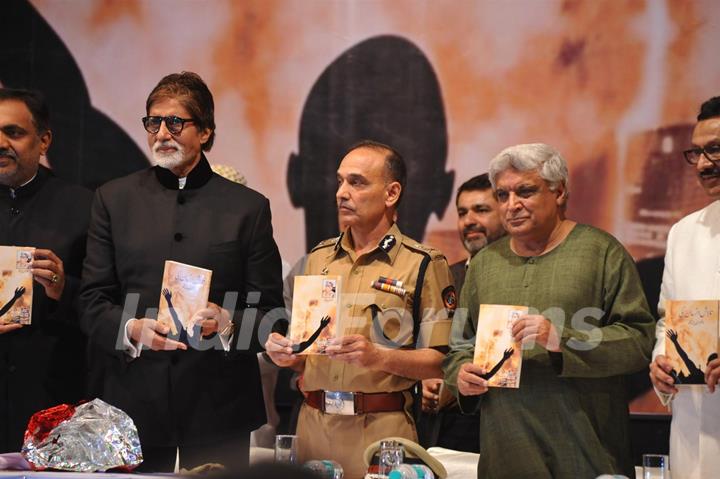 Amitabh Bachchan launches the book 'Drive Safe Mumbai'