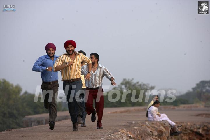 Saif Ali Khan running with his friends