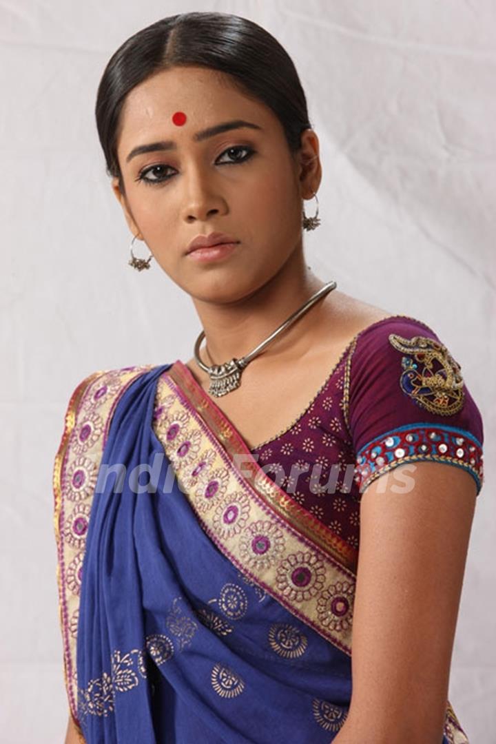 Aasiya Kazi as Santu in Bandini