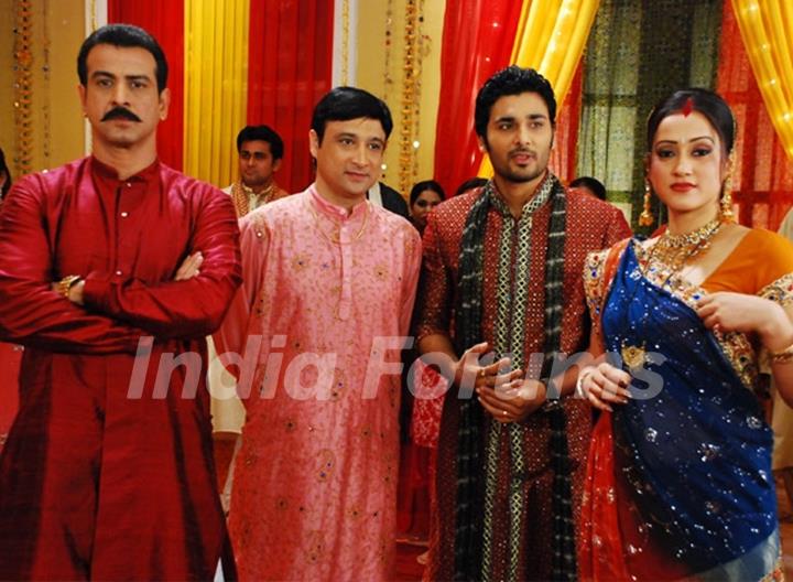 Dharmaraj Mahiyavanshi, Meghna, Shanshank and Rasik in the show Bandini