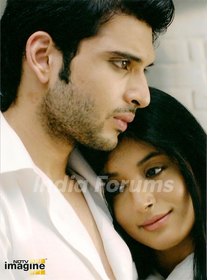 A still image of Arohi and Arjun in Kitani Mohabbat Hai