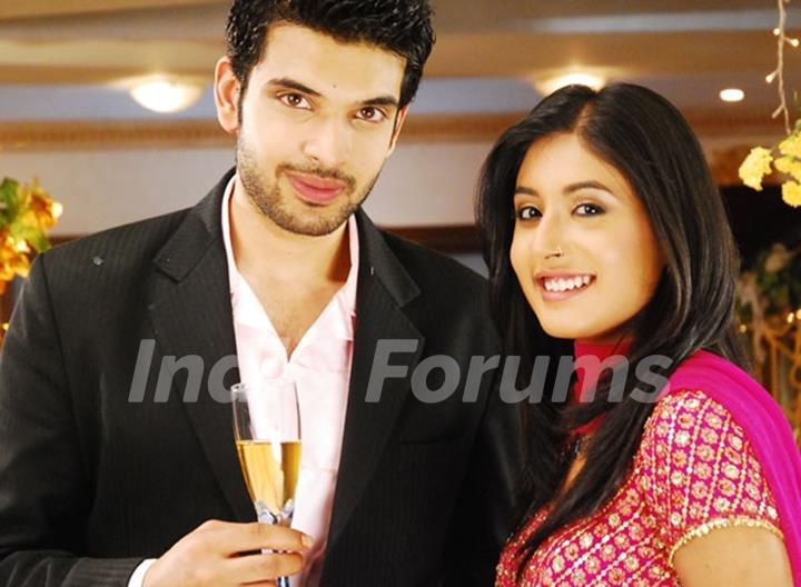 Karan Kundra and Kritika Kamra looking gorgeous