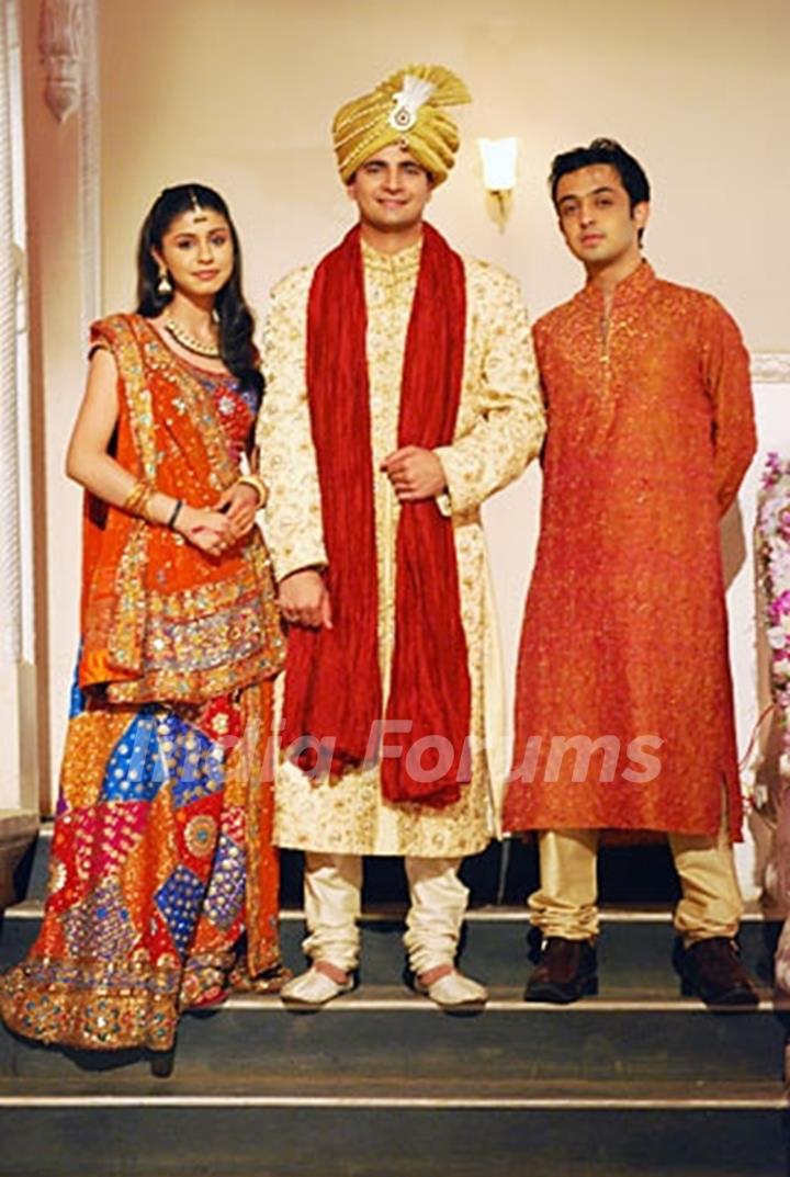 Karan Mehra, Neha Saroopa and Ayush Agarwal in Yeh Rishta Kya Kehlata Hai