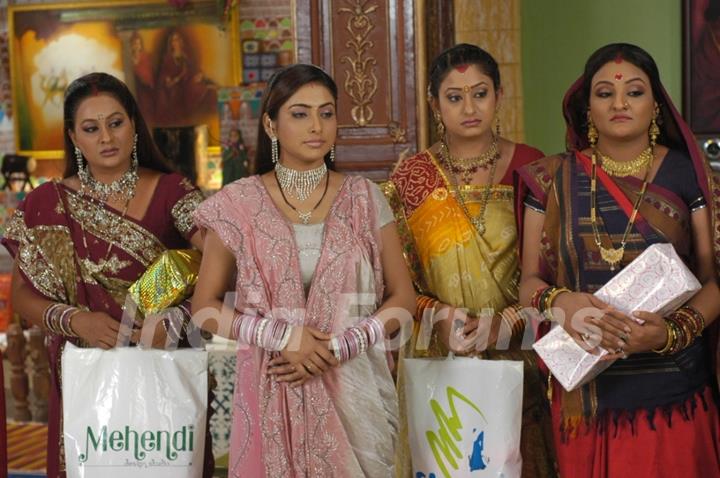 Manjula,Parul, Alpa and Rajeshwari looking upset