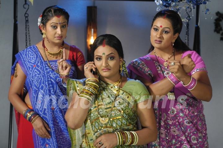 Manjula, Parul and Alpa in Hamari Devrani