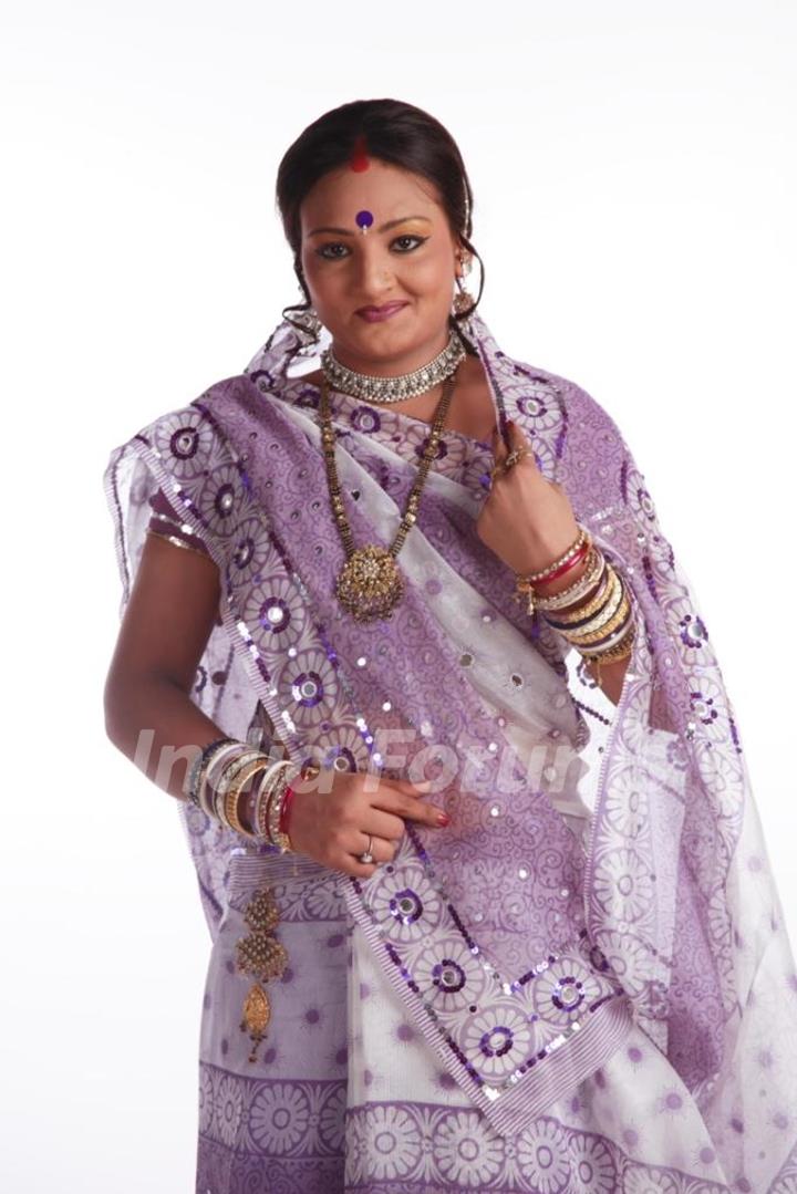 A still image of Urvashi Upadhya in Hamari Devrani