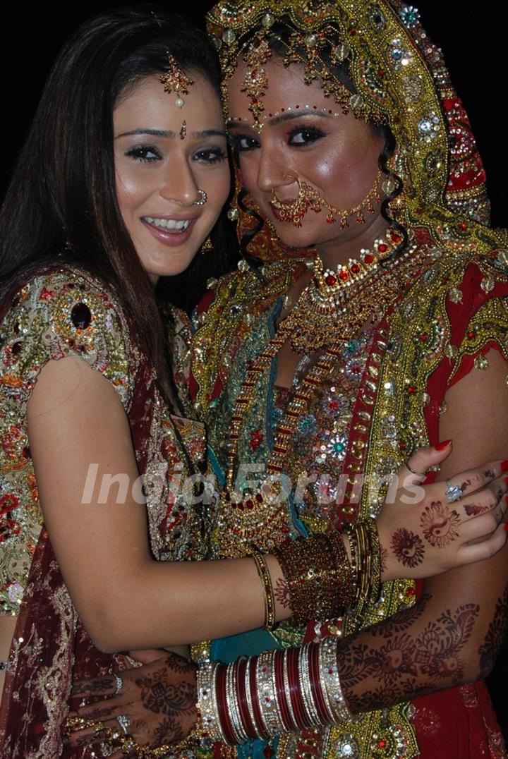 Ragini and Sadhna looking gorgeous