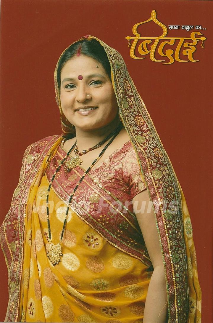 Vibha as Kaushalaya (Ragini''''''''s mom)