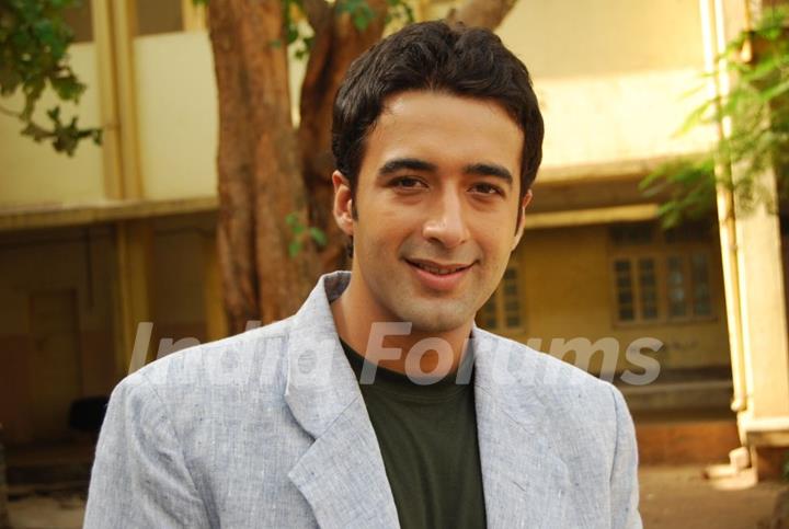 Puneet Tejwani as Dr.Shlok