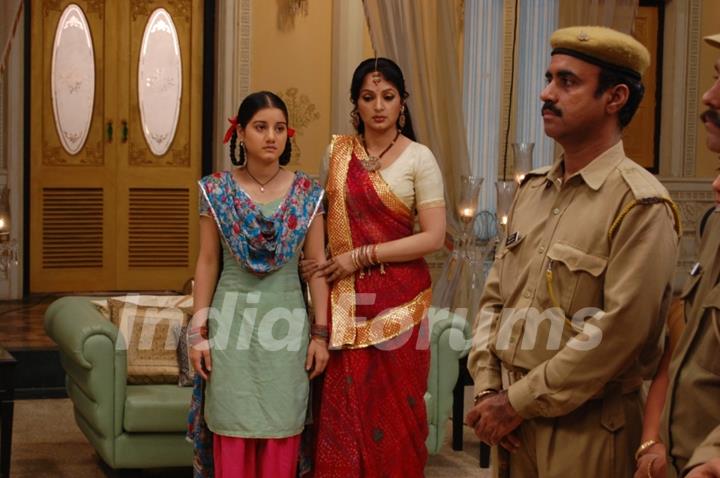 Bhanumati and Rani in Raja Ki Ayegi Baraat