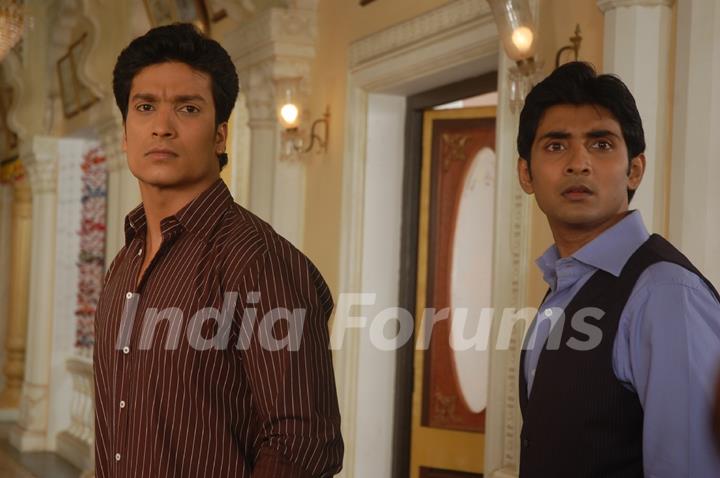 Raja Yudhishtir and Saksham looking shocked