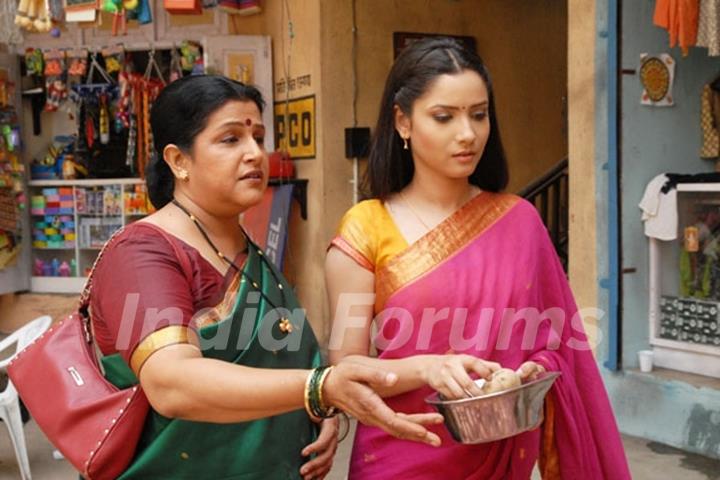 Sulochana and Archana buying vegetable