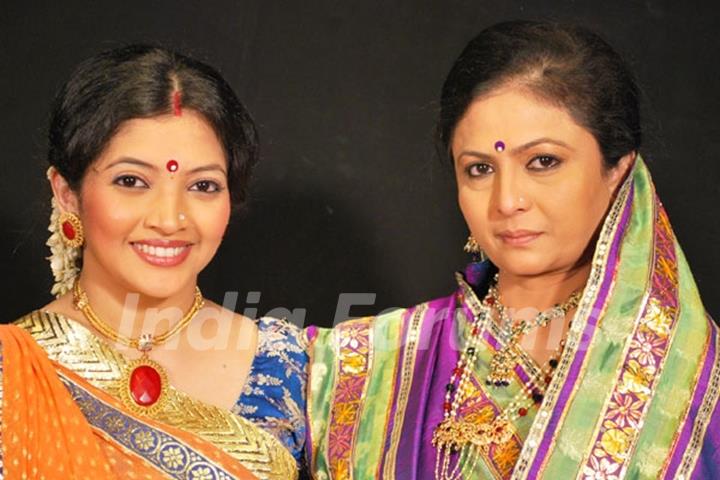 A still image of Sumatiben and Madhu Raghuvanshi