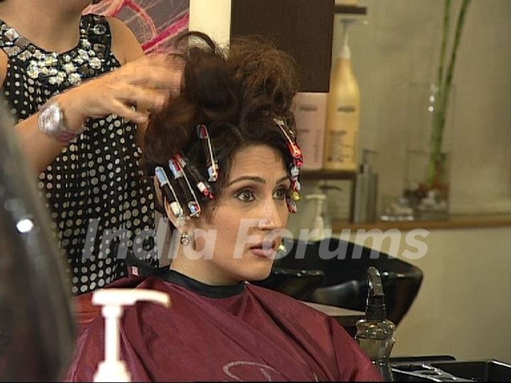 Radhika doing hairstyle in Beauty Parlour