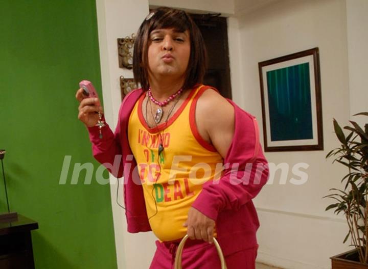 Ali Asgar looking like a girl